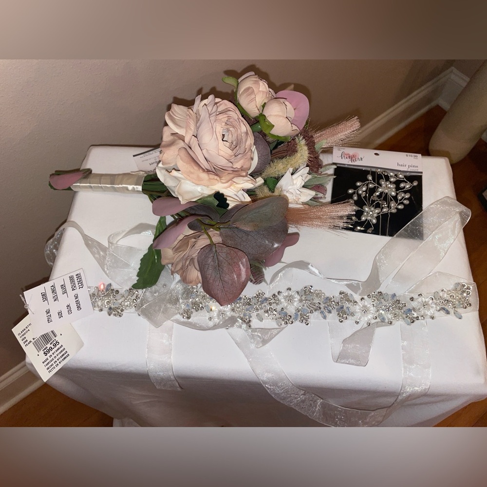 Elegant Floral Bridal Accessories Set